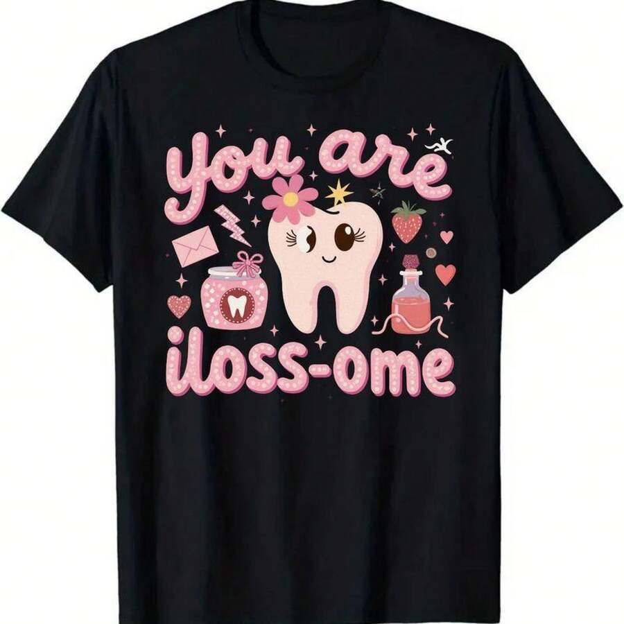 Dental Themed Cute Cartoon Tooth With Pink Crown T-Shirt - Colorful Graphic Design With Envelope, Toothbrush Jar, Strawberry, Potion Bottle & Hearts, Playful Text 'you Are Iloss-Ome' (Pun On Awesome Flossing) - Black Background Summer Casual Crew N, Perfect Birthday Christmas Mother's Day Gift Size 70x140cm/27. 56x55. 12 In - 黑色 - 查看 1