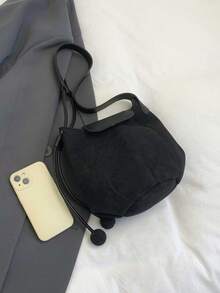 Túi đeo vai nắp gập bằng da lộn màu trơn, kiểu dáng giản dị và đa năng, trang trí bằng quả cầu tròn treo, phù hợp cho nữ giới trẻ, sinh viên, người mới vào nghề và nhân viên văn phòng. Rất thích hợp cho văn phòng, trường đại học, công việc, kinh doanh, đi làm, hoạt động ngoài trời, du lịch và dã ngoại. - màu đen - Xem 7