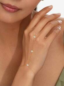 Pulsera elegante y sexy de mujer con flor de cuatro hojas de circonita cúbica - Pulsera de cadena de dedo multicapa apilable, joyería de moda versátil y ajustable para regalo, cita, fiesta, banquete de noche, boda, celebración, uso diario, Día de San Valentín, aniversario y cumpleaños - Pulsera de anillo micácea de circonita dorada - Ver 2