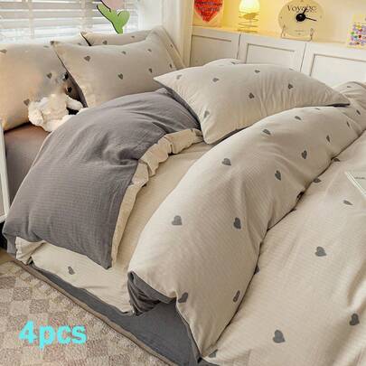 四件套床上用品，浅灰色心形图案印花被套，拉链封口，纯色床单，四季皆宜，简约北欧风格，柔软透气，可机洗，适合作为礼物送给亲朋好友，情人节、斋月等节日也适用。套装包含：1个被套（不含被芯）、1个床单、2个枕套（不含被芯）。