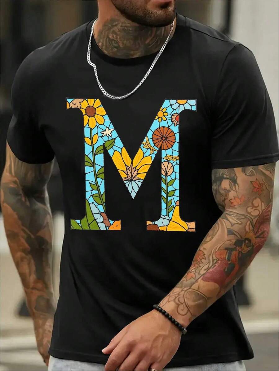 Camiseta de Verano para Hombre - 45% Mezcla de Algodón con Tejido Microelástico. Estampado floral con la letra. Corte Regular Casual; Ropa Deportiva. Transpirable y lavable aáquina. Camisetas de Verano - Negro - Ver 1