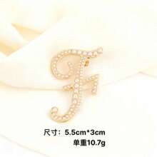 1Pc Minimalist Elegant Pearl Inlaid Letter Brooch, 26 English Letters Full Set Available For Choose, Delicate Compact Lightweight Design, High Quality Smooth Imitation Pearl & Alloy Material, Exquisite Craftsmanship Not Easy To Fade, Perfect For Sweater, Coat, Suit, Shirt Collar, Bag, Scarf, Hat And Hair Clip Decoration, Versatile All-Match Style Suitable For Office, Daily Wear, Dating, Party, Banquet, Holiday And Gift Giving, Elegant Feminine Fashion Jewelry Accessory For All Seasons, Popular Hot  Personalized Letter Brooch For Modern Women - 彩色 - 查看 16