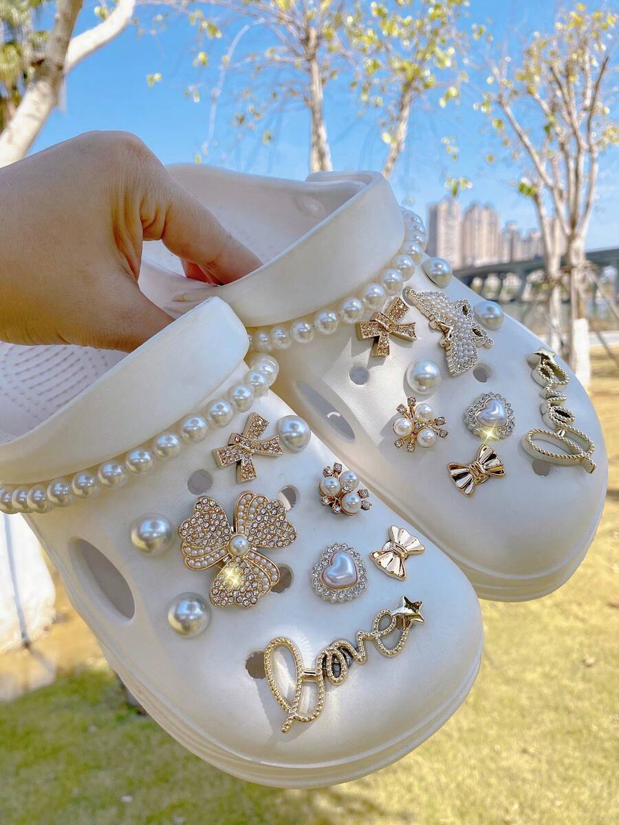 20个珍珠花朵、蝴蝶花、小蝴蝶结、链条鞋饰，可拆卸复古DIY仿珍珠花朵花园鞋装饰纽扣、鞋链、鞋包配件，适合节日、生日派对礼物