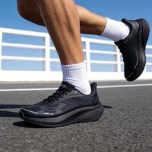 Under Armour 男士新款 Velociti 缓震长距离跑鞋 - 黑色 - 查看 6