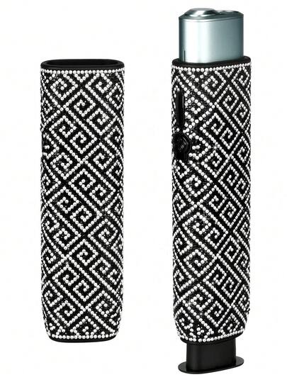 BLBLBL 一套全新东方贵族图案保护套，适用于IQOS ILUMA I ONE电子烟，防摔软壳，包含电子烟保护套和1个拆卸工具。由杰克·庞大师设计，镶嵌4012颗A级水钻，360°全钻设计，奢华闪耀，排列整齐。是送给妈妈、女朋友、男朋友和爱人的理想礼物。