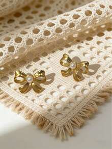 2 件装 - 女士蝴蝶结形珍珠耳环，14K 镀金。优雅精致的女士珍珠耳环，婚礼首饰 - 防过敏不规则几何造型金色耳环，时尚首饰。适合日常佩戴/婚礼/派对/宴会等场合。 - 金色 - 查看 3