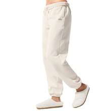 Alo Yoga Women's Accolade Sweatpants | Premium Heavyweight French Terry Fleece Joggers | Luxury Soft Brushed Interior Lounge Pants | High-Waisted Cuffed Bottom Sweatpants | Classic Streetwear Activewear Track Pants | Urban Fashion Cozy Slim Fit Joggers With Chrome Logo - Ngà voi - Xem 3