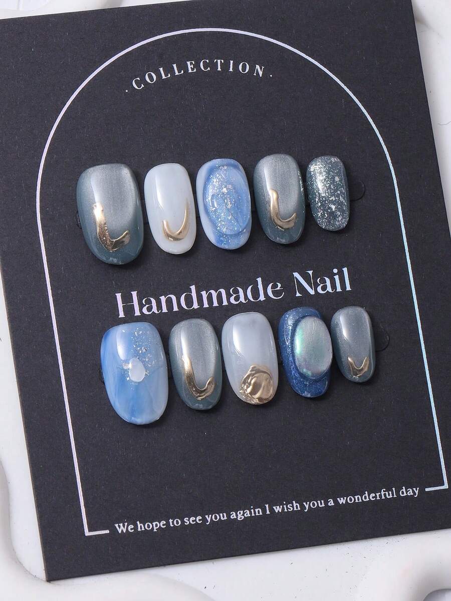 Bộ 10 móng tay giả ngắn hình bầu dục kiểu Âu và Mỹ, làm thủ công, theo phong cách Y2K màu xanh dương, mạ vàng 3D và có các đường vân nổi, vẽ tay hiệu ứng chuyển màu và lấp lánh hình mắt mèo. Bao gồm 1 miếng gel dẻo và 1 dũa móng. Hoàn hảo cho sử dụng hàng ngày cũng như cho các buổi tiệc hóa trang tại lễ hội âm nhạc Coachella, dùng làm móng giả và các sản phẩm chăm sóc móng. Móng giả làm thủ công. - Màu xanh lam - Xem 1