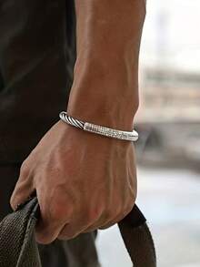 1条男士时尚合金手链，采用雕刻合金材质，饰有吊坠和护身符，可调节长度，男女皆宜，适合作为珠宝礼物。 - 彩色 - 查看 10