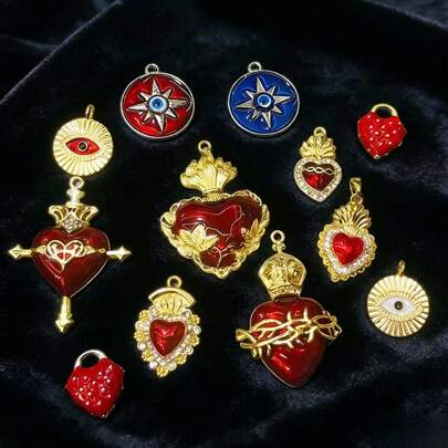 1 pieza Colgante de estilo vintage de la serie Sagrado Corazón, elementos de esmalte rojo/corazón/ojo malvado/candado/estrella, suministros versátiles para hacer joyas de estilo religioso retro