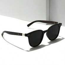 1副复古木纹镜腿太阳镜，男女通用，适合街头摄影、度假排队等场合，让你看起来更年轻 - 木紋腿墨鏡 - 查看 2