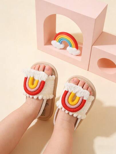 Sandalias de bebé niña con bordado arcoíris, sandalias de cuna suaves antideslizantes con flecos y adornos de pompones, zapatos de estilo bohemio para primeros pasos para recién nacidos, bebés e infantes de 0 a 18 meses, regalo perfecto para Pascua y verano
