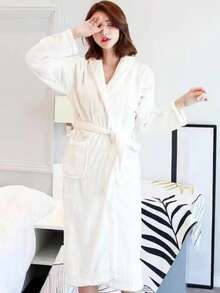 1pc Women's Plush Bathrobe, Multiple Colors Available, With Belt And Pockets. Fluffy, Soft And Warm, Suitable For Both Men And Women. Ultra-Soft Plush Fabric, Excellent Water Absorption. - Multicolor - View 3