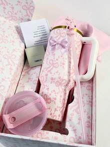 STANLEYo X LOVESHACKFANCYo 40oz / 1183ml Limited Edition Baby Bow (Peppermint Pink), Coquette Bow (Chantilly), Coquette Bow Winter Ice, Toscana Toile Alpine Blue QUENCHERs H2.0 With Straw Tumbler. Double-Wall Vacuum Insulation. Both Hot And Cold Water Can Be Kept. The Best Gift To Girlfriend, Mother, Wife, Sister, Or Good Friend. Suitable For Outdoor Activities, Travel, Camping, Work, And School. - Chantilly - Xem 2