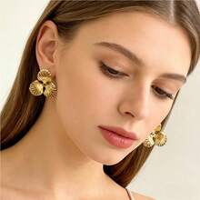 1 Pair, Gold Floral Women's Earrings, 14K Gold Plated Stainless Steel Ear Rings - Fashionable Retro Elliptical Three Pieces Petal Square Earrings, Creative Geometric Irregular Design, Elegant Flower Earrings, Wedding Jewelry - Jewelry, Suitable For Daily Wearing / Wedding Venue / Party Gathering / Banquet - Gold - View 6