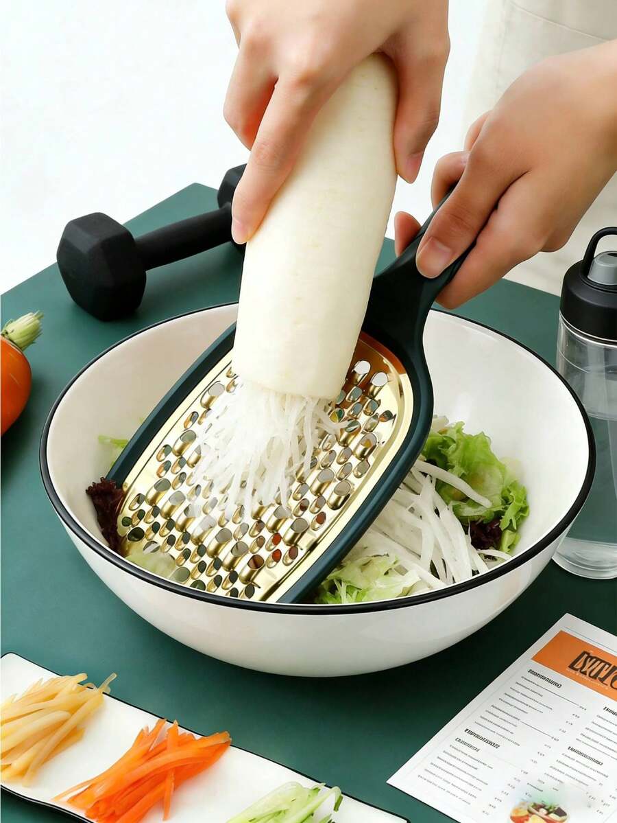 1 pieza Rallador de verduras multifunción de acero inoxidable con protector de mano, compañero de fitness saludable, rebanador de pepinos, rallador de doble cara grueso y fino, amigable con la piel