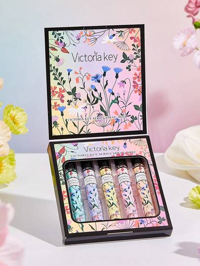 5pcs/Set 10ml Victoria Themed Fragrance Room Spray, With Jasmine, Lily Of The Valley, Gardenia And Lavender Scents. Eliminates Closet Odors, Travel Essential. Compact Portable Packaging, Includes Multiple Air Fresheners. Suitable For Home Goods, Great Gift For Christmas, Birthday, Friends, Chinese New Year, And Home Decor