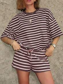 两件套条纹套装，宽松露肩T恤+抽绳短裤，优雅度假复古美式Y2K休闲套装 - 棕色 - 查看 3