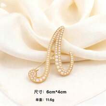 1Pc Minimalist Elegant Pearl Inlaid Letter Brooch, 26 English Letters Full Set Available For Choose, Delicate Compact Lightweight Design, High Quality Smooth Imitation Pearl & Alloy Material, Exquisite Craftsmanship Not Easy To Fade, Perfect For Sweater, Coat, Suit, Shirt Collar, Bag, Scarf, Hat And Hair Clip Decoration, Versatile All-Match Style Suitable For Office, Daily Wear, Dating, Party, Banquet, Holiday And Gift Giving, Elegant Feminine Fashion Jewelry Accessory For All Seasons, Popular Hot  Personalized Letter Brooch For Modern Women - 彩色 - 查看 9