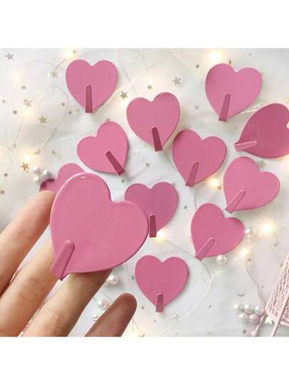 1/3/6 قطع خطاف جداري بشكل قلب لاصق، خطاف قوي للنوم، السكن الجامعي، المفاتيح، تنظيم منزلي خفيف الوزن، ديكور موفر للمساحة، تصميم قلب جميل عصري، حوامل لاصقة قوية للإكسسوارات الخفيفة، تركيب سريع بدون ثقب، سهل التنظيف، فكرة هدية مثالية للمساحات الصغيرة، تجديد منزلي موسمي، منظم جداري للمجوهرات والحقائب والمناشف والمعاطف والإكسسوارات