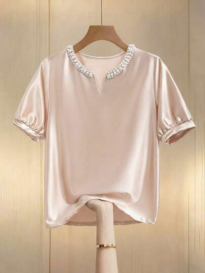 Blusa elegante da donna con scollo a V, maniche corte, decorazione con perle, in tessuto di raso, vestibilità morbida, adatta per l'ufficio, per esaltare l'eleganza quotidiana. Indossabile in estate, per feste, al mare, in stile elegante e casual, per uso quotidiano, romantico, per San Valentino, per appuntamenti, versatile e di stile per l'ufficio e il tempo libero (YY1149)