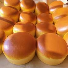 1个超柔软芝士蛋糕造型挤压玩具，慢回弹减压，生日、节日、圣诞节、万圣节完美礼物 - 彩色 - 查看 4