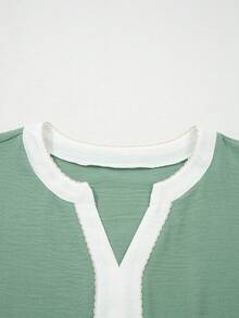 Acelitt 鼠尾草绿拼接V领花卉刺绣花瓣袖夏季上衣 - 綠色 - 查看 5