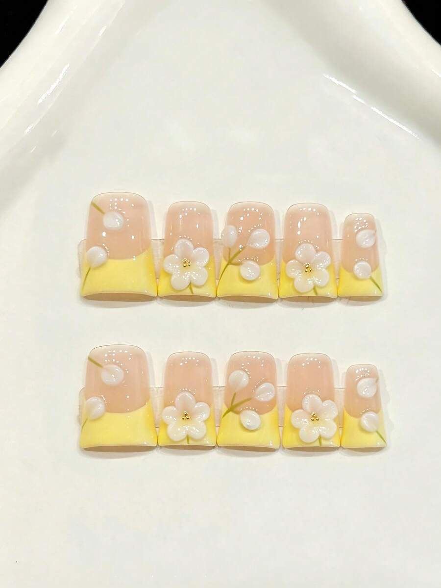 10片中号鸭嘴/喇叭形手工美甲贴片，适合派对和日常佩戴，奶黄色，白色小花，适合春夏，闪亮耀眼，易于佩戴。10片Y2K风格手工美甲贴片，闪亮耀眼，适合女孩和女士参加节日派对和日常佩戴。