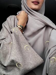 女士灰色穆斯林长袍，V领长袖连衣裙，金色月亮和星星刺绣袖口，优雅的伊斯兰时尚服饰 - 灰色 - 查看 3