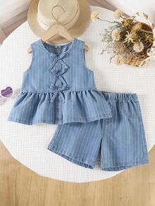 Set 2 buc. pentru fete mici, stil coreean, casual, drăguț, lejer, confortabil, la modă, energic, cu dungi verticale, simplu, cu fundă, fără mâneci, și pantaloni scurți din denim cu dungi albastre și albe, retro și elegant. - Spălare medie - Vizualizare 1