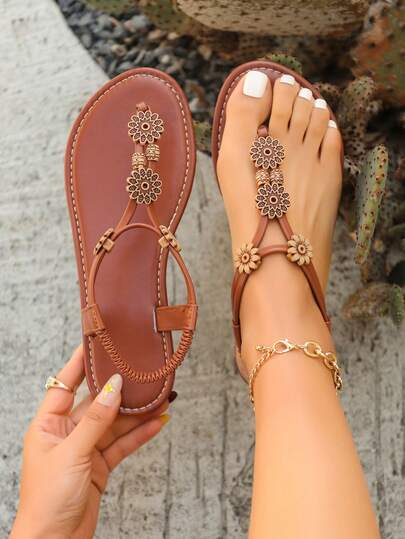 Nuevas sandalias planas para mujer, chanclas casuales de playa y exterior de moda