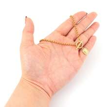 1 buah Kalung Rantai Emas Stainless Steel dengan Liontin Huruf Persegi Klasik Minimalis untuk Wanita - Yellow Gold - View 3