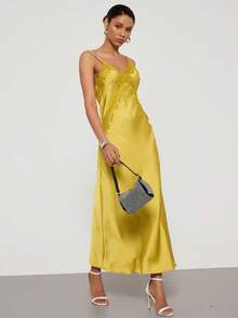Vestido/bata largo, sexy y sin espalda con tirantes finos y adorno de encaje de satén para mujer - Mostaza Amarilla - Ver 6