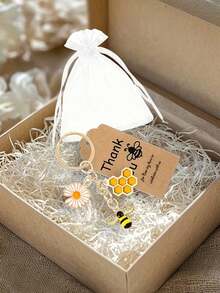 18/9/3件套蜜蜂雏菊钥匙扣礼盒，包含钥匙扣、感谢卡和束口袋；适合作为新娘送礼会回礼、单身派对礼物、婚礼招待会中心装饰品、伴娘/伴郎礼物、性别揭晓派对回礼、婚礼签到礼物、主题派对装饰品。 - 查看 9