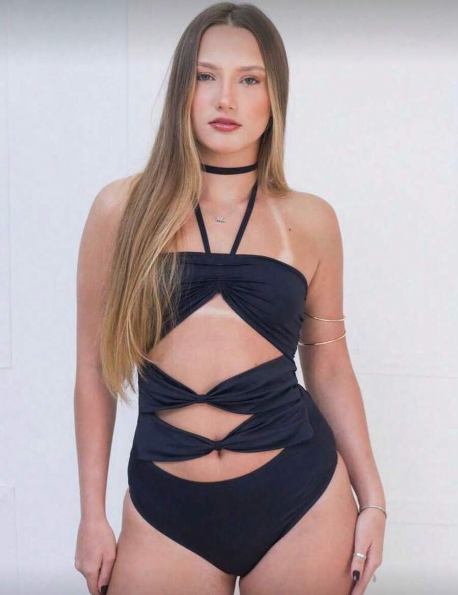 Cut-Out Bodysuit With A Unique Design And Front Cutouts – A Powerful Piece For Striking Looks. - 黑色 - 查看 1