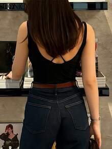 DONICY Camiseta de tirantes finos negra de escote en V para mujer, top minimalista y sexy, blusa ajustada y versátil - Negro - Ver 6