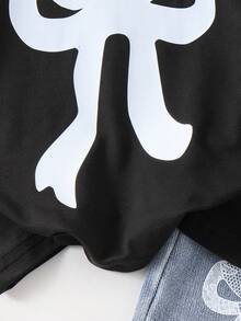 女婴休闲套装（两件套）：蝴蝶结印花黑色圆领短袖T恤上衣和蝴蝶结镂空爱心字母印花弹力腰浅色牛仔长裤 - 黑色 - 查看 6