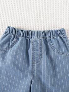Set 2 buc. pentru fete mici, stil coreean, casual, drăguț, lejer, confortabil, la modă, energic, cu dungi verticale, simplu, cu fundă, fără mâneci, și pantaloni scurți din denim cu dungi albastre și albe, retro și elegant. - Spălare medie - Vizualizare 7