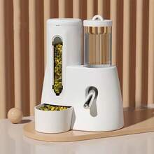 这款多功能自动仓鼠饮水食碗套装将水瓶和食碗合二为一，适合小型宠物，无需电池。 - 查看 4