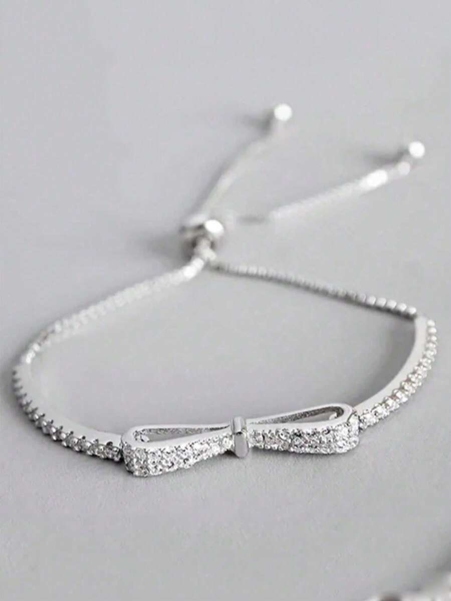 1 chiếc vòng tay bạc có thể điều chỉnh kích thước, đính nơ đá quý, thời trang và sang trọng, phù hợp cho các bạn gái đeo hàng ngày, dự tiệc và các sự kiện, là món quà trang sức ý nghĩa. - Bạc - Xem 1