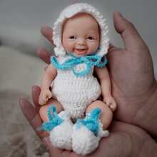 Muñeca bebé reborn niña mini de 7 pulgadas - Material de silicona lavable, muñeca recién nacida suave y realista, con piel pintada, conjunto de punto blanco, regalo familiar perfecto, regalo de muñeca recién nacida, adecuado para cumpleaños/Navidad/Halloween/Acción de Gracias - Blanco - Ver 9