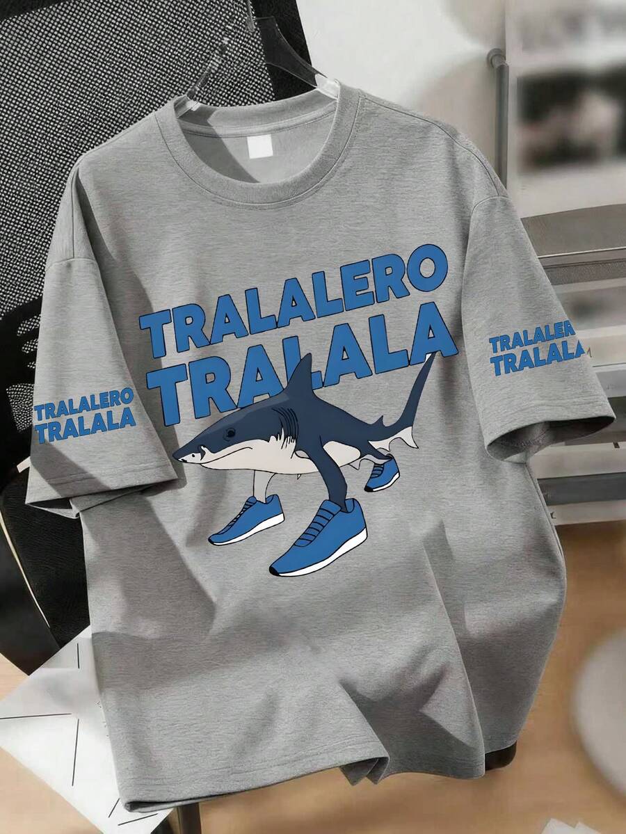 Áo thun cổ tròn dáng rộng cho bé trai, in hình cá mập và giày thể thao ngộ nghĩnh cùng khẩu hiệu "Tralalero Tralala", chất liệu mềm mại và thoải mái, phù hợp cho hoạt động hàng ngày, đi chơi và những buổi tụ họp thư giãn mùa xuân/hè. - Xám - Xem 1