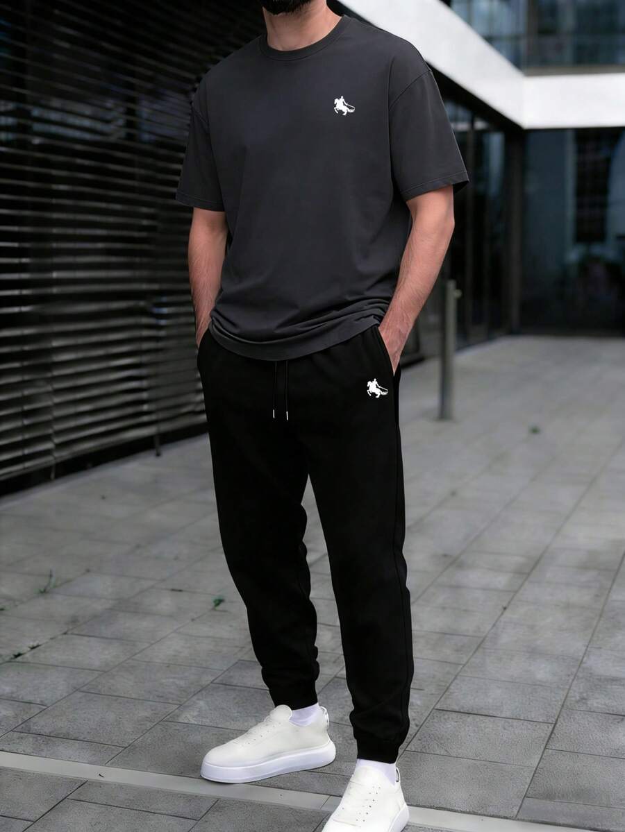 2pcs/Set Men's Fashion Minimalist Knight Graphic Short Sleeve T-Shirt And Pants Set, Suitable For Street, Outdoor, And Daily Wear - Dark Grey - View 1