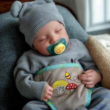 18-Inch Reborn Doll, Lifelike Baby Doll, Reborn Babies, Realistic Dolls, Soft Cotton Body, Looks Like A Real Baby (Boys With Closed Eyes) - 彩色 - 查看 6