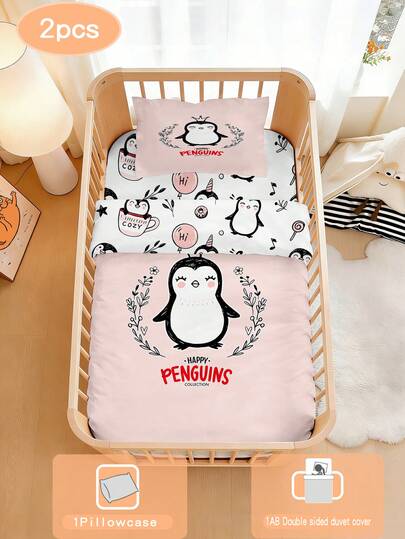 一套婴儿床上用品，卡通企鹅图案被套套装，多种尺寸可选，双面可用，涤纶材质，数码印花，适合装饰婴儿房，可作为婴儿床礼物，也适合节日和季节使用。