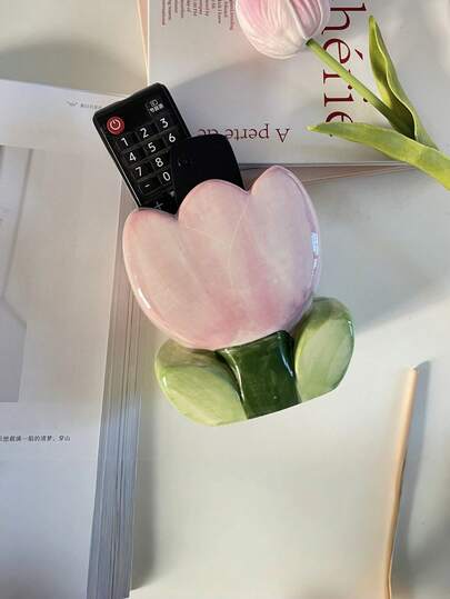 1个花卉图案化妆刷收纳架兼办公笔筒，多功能桌面收纳盒，可用于存放化妆品、护肤品、化妆品和文具，是卧室装饰的理想之选，也适合温馨的家居和浴室收纳，是万圣节和圣诞节的应季礼物，也是客厅、宿舍、家庭办公室的秋季主题装饰，更是返校季的理想礼物。