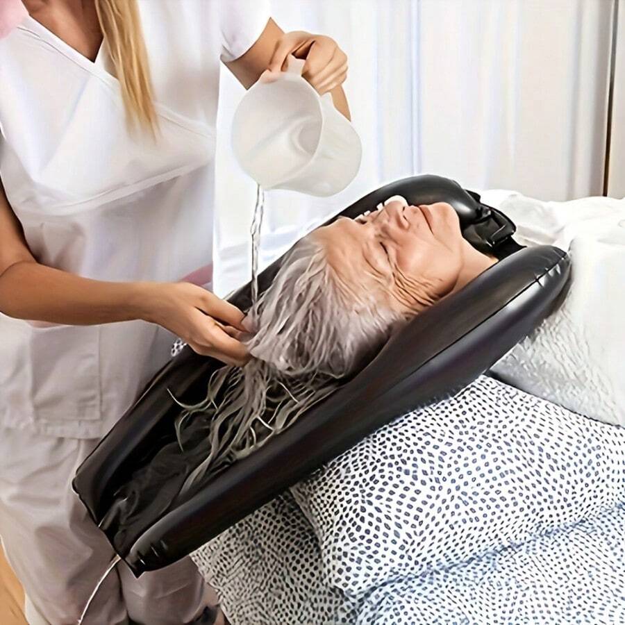 便携式充气洗发盆，适用于卧床病人、老年人和孕妇——舒适轻便，带座椅支撑洗发托盘，专为轮椅/病床使用而设计，适用于脊柱护理和医院护理场景。