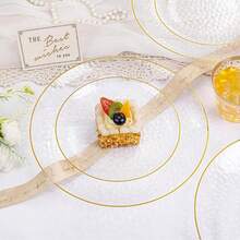 Bộ 50/25/12 đĩa trong suốt viền vàng - Những chiếc đĩa thanh lịch và sang trọng, trong suốt với viền vàng, thiết kế dập nổi, thích hợp để phục vụ món tráng miệng, các món chính, bít tết, mì Ý, bánh ngọt, đồ ăn nhẹ, trái cây, v.v. - Lý tưởng cho các bữa tiệc và đám cưới: Tiệc sinh nhật, đám cưới, Ngày Valentine, Năm mới, Ngày của Mẹ hoặc bất kỳ dịp đặc biệt nào khác. - Trong sáng - Xem 5