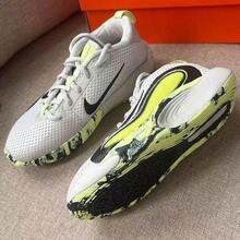 Nike Sabrina 2 青少年篮球鞋，具有减震和耐用外底 - 灰色/黑色/綠色 - 查看 7