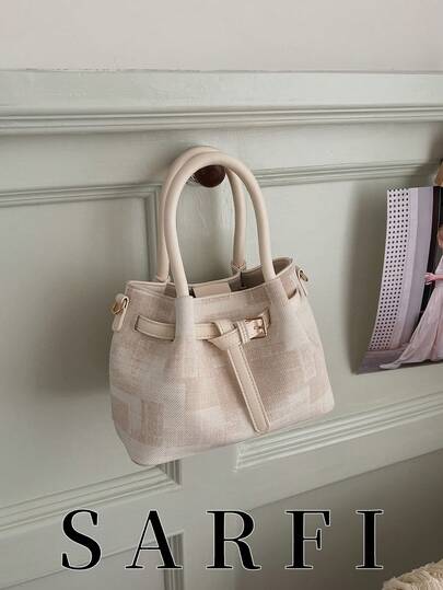 A Color Block Semi Drawstring Pure White Women's Handbag, Durable Pure PU Material With Polyester Lining, Can Store Small Items. The Space Is Very Practical, Stylish, Elegant, Sweet And Modern Women's Shoulder Bag Is Suitable As A Gift For Friends, Used For Shopping, Dating, Commuting To Work, Photography, Business Travel And Travel.